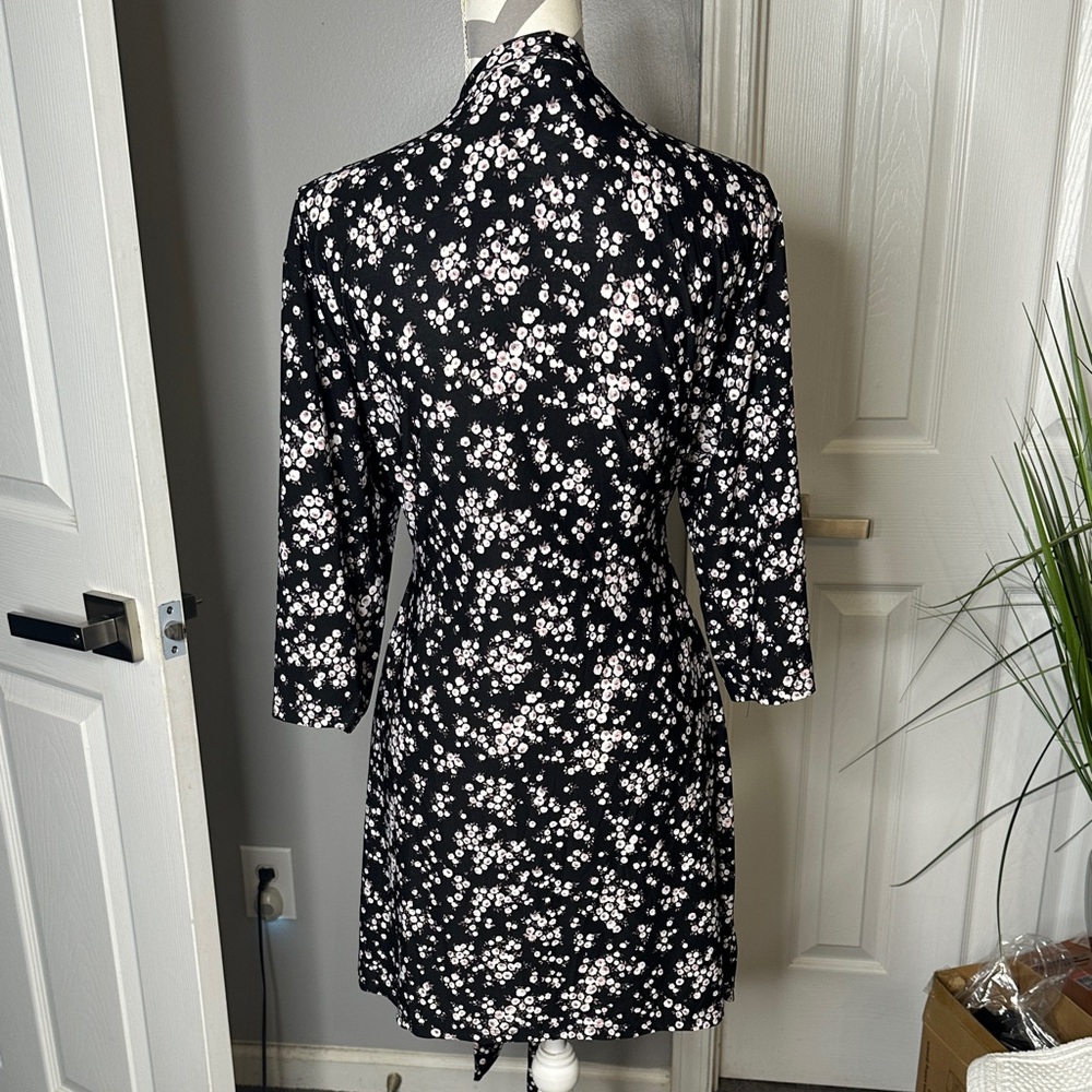 Chic Floral Robe - Picture 3 of 6